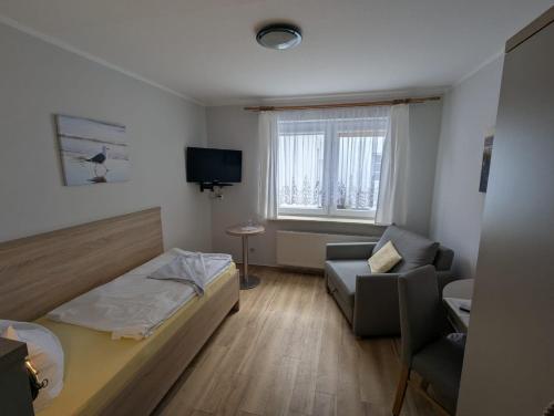 TV a/nebo společenská místnost v ubytování Pension & Restaurant Haus Hiddensee