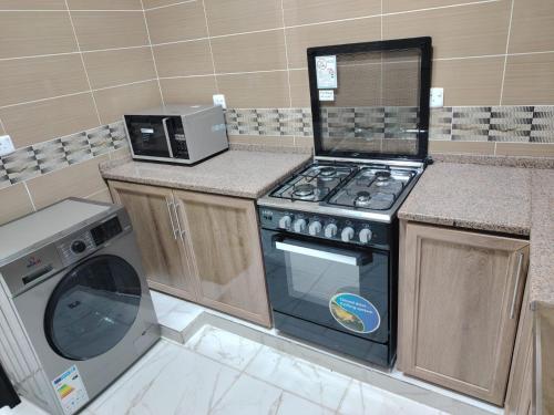 Η κουζίνα ή μικρή κουζίνα στο Al Wesam Furnished Apartments