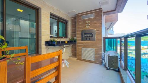 Μπαλκόνι ή βεράντα στο Apto em Arraial do Cabo- Vista Mar, Piscina e Churrasqueira Privativa