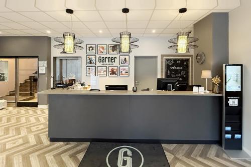 a bar in a store with a cash register at Garner Hotel Berlin - Wilmersdorf by IHG in Berlin