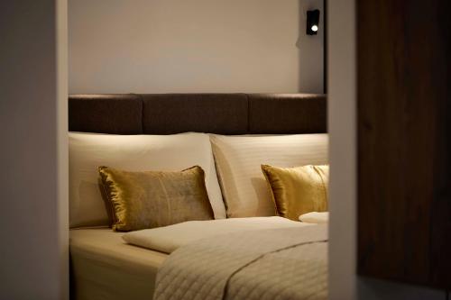 a large white bed with pillows on top of it at RockApart - Wien Hauptbahnhof - Neueröffnung! in Vienna