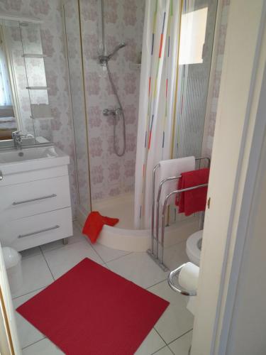 a bathroom with a shower and a toilet and a sink at Anatan Apartmanok Harkány in Harkány