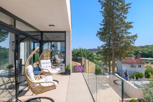 Balkón nebo terasa v ubytování Ferienhaus In Vintijan Mit Privatem Pool