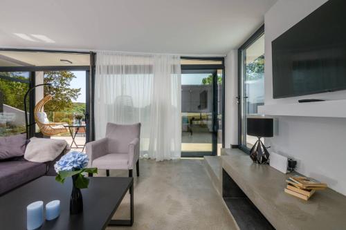 TV a/nebo společenská místnost v ubytování Ferienhaus In Vintijan Mit Privatem Pool