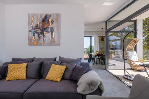 Posezení v ubytování Ferienhaus In Vintijan Mit Privatem Pool