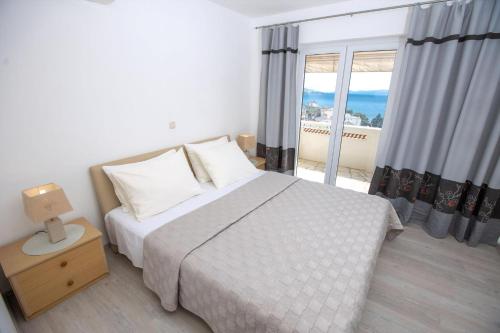 Nette Wohnung In Duće Mit Großer Terrasse