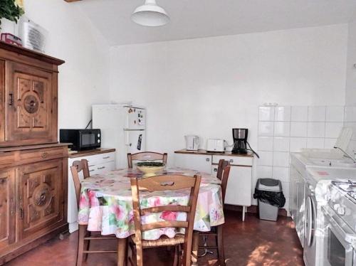 Photo de la galerie de l'établissement Résidence 031-soulac Sur Mer - 031 - Maison mitoyenne proche du centre ville MAE-6061, à Soulac-sur-Mer