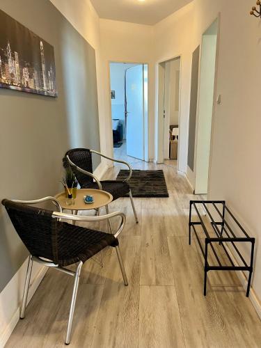 a living room with chairs and a table at 2 Zimmer Ferien - Monteurwohnung Pension Brema in Bremerhaven