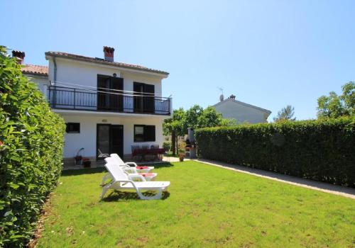 Ferienhaus Pinia In Strandnähe Mit Garten