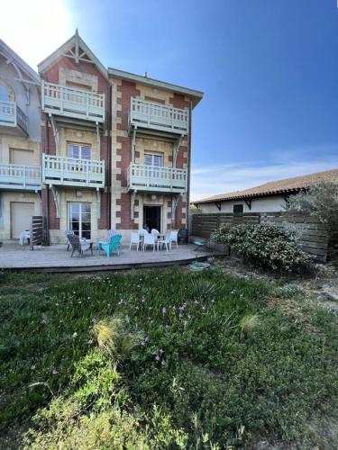Photo de la galerie de l'établissement Résidence Le Clos Des Baïnes - 067- Agréable appartement en duplex avec vue sur l'océan MAE-4411, à Soulac-sur-Mer