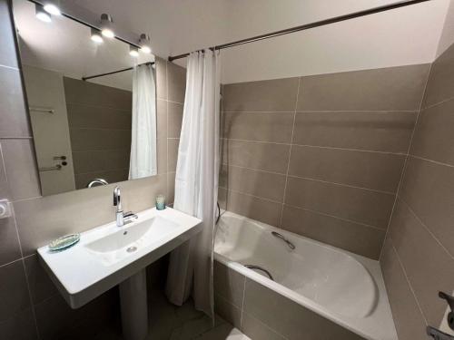 a bathroom with a sink and a bath tub at Résidence 096-soulac Sur Mer - 096 - Séjournez dans le charme de Soulac/mer : maison cosy avec jardin MAE-4441 in Soulac-sur-Mer