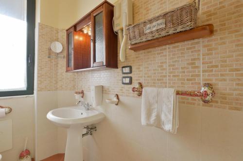 Ένα μπάνιο στο Villa Elaia