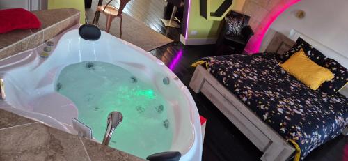 NOVA - - love room & suite