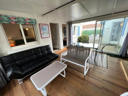 Photo de la galerie de l'établissement Résidence 045-soulac Sur Mer - 045 - Maison au calme à deux pas des plages et du centre-ville MAE-9641, à Soulac-sur-Mer