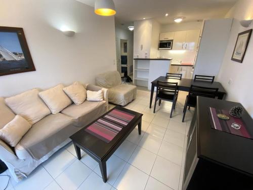 Photo de la galerie de l'établissement Résidence Villa Marine - 094 - Agréable appartement dans une résidence avec piscine MAE-1941, à Soulac-sur-Mer