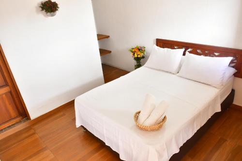 Postel nebo postele na pokoji v ubytování Hotel Quedate Aqui Barichara - El Original