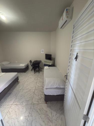 Ένα ή περισσότερα κρεβάτια σε δωμάτιο στο Pousada Quartos vcp