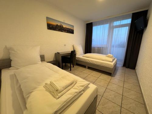 Ένα ή περισσότερα κρεβάτια σε δωμάτιο στο Hotel Main Taunus