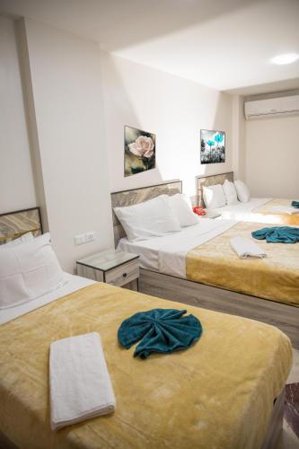 Ένα ή περισσότερα κρεβάτια σε δωμάτιο στο Royal Cairo Hotel