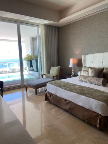 Ένα ή περισσότερα κρεβάτια σε δωμάτιο στο 2 bedroom suite
