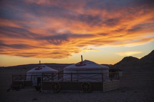 two gazebos in the desert at sunset at Gobi-Girl in Ulaanbaatar