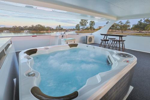 a jacuzzi tub in the middle of a room at All Seasons Houseboats in Mildura