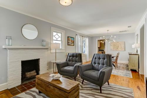 Χώρος καθιστικού στο 114 S 6th Street