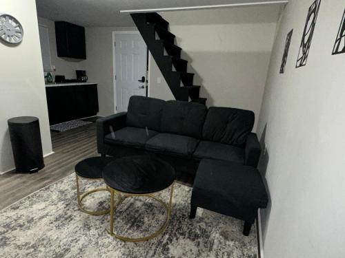 Χώρος καθιστικού στο Our modern tiny home