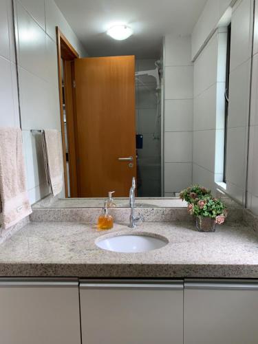 Bilik mandi di Espinheiro Flat Green Life 210 - Zona Norte