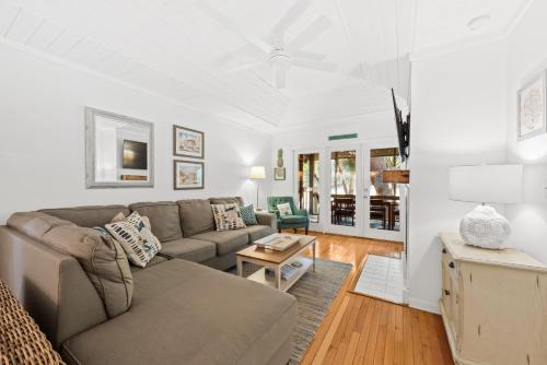 Гостиная зона в 1155 Summer Wind Ln