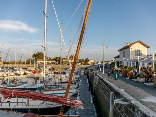 Apartment in Ars-en-Ré near Bird Sanctuary