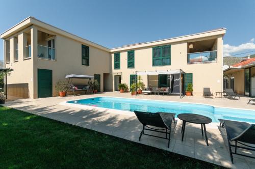 Family friendly house with a swimming pool Plano, Trogir - 23937