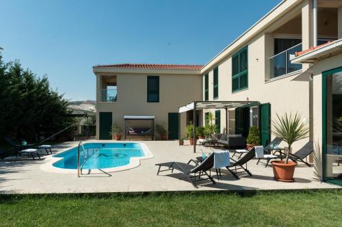 Family friendly house with a swimming pool Plano, Trogir - 23937
