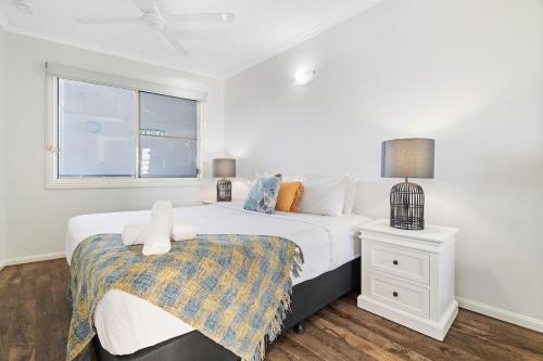 Ένα ή περισσότερα κρεβάτια σε δωμάτιο στο Harbour Haven Penthouse with Marina view, Balcony and BBQ