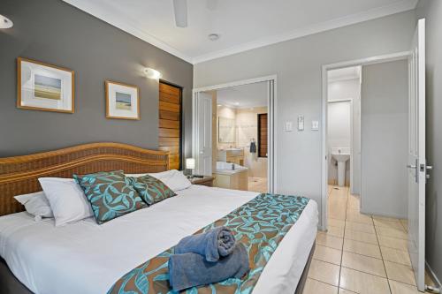 Una cama o camas en una habitación de Anchorage