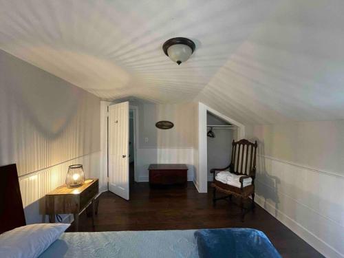Ένα ή περισσότερα κρεβάτια σε δωμάτιο στο Cozy Berkshires Stay, Mins from Ski Slopes
