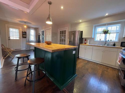 Dapur atau dapur kecil di Cozy Berkshires Stay, Mins from Ski Slopes