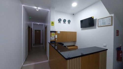 Телевизор и/или развлекательный центр в Lily holiday hotel