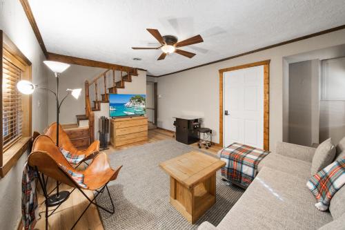 a living room with a couch and a tv at Creekside Cabin in Blowing Rock