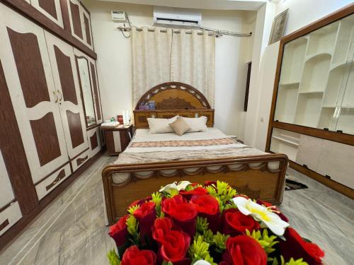 Ένα ή περισσότερα κρεβάτια σε δωμάτιο στο Al Buraq Guest House