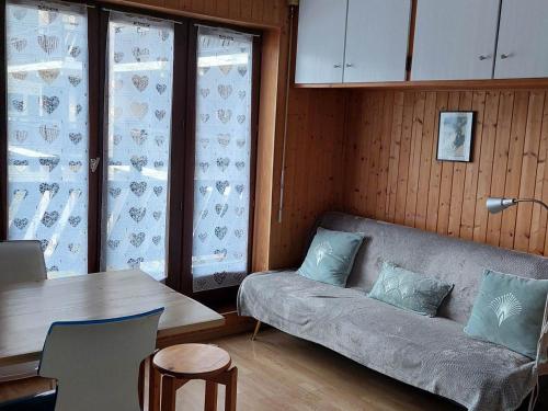 Appartement calme avec balcon à Chamonix, parking et wifi inclus - FR-1-517-70