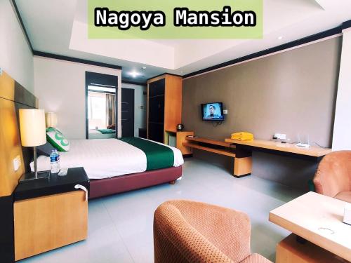 a hotel room with a bed and a desk at Nagoya Mansion Apartment by Homestay81 in Nagoya