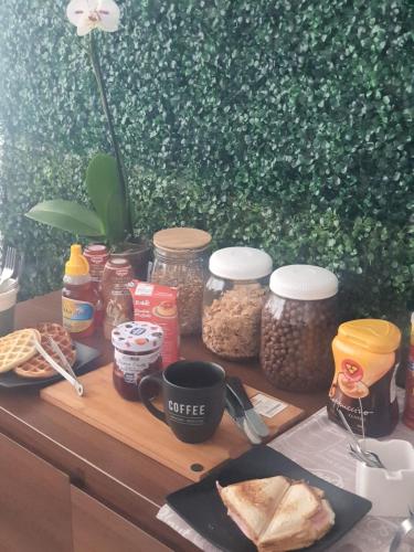a wooden table with food and a plate of food at GH Casa da Montanha RJ - Jacarepaguá in Rio de Janeiro