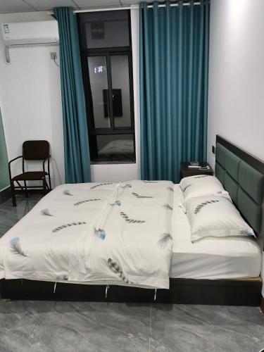 Postel nebo postele na pokoji v ubytování Zhengfeng Hotel