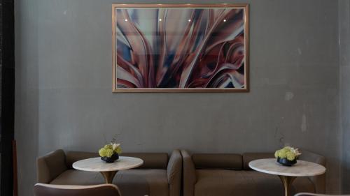 Ein Sitzbereich in der Unterkunft Maxx Phnom Penh Downtown By H World