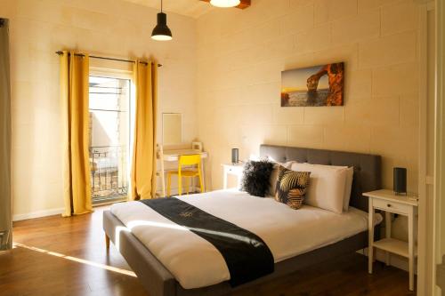 Cama o camas de una habitación en Solaris Gozitan Villa With Pool Gozo - Happy Rentals