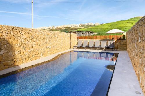Piscina en o cerca de Solaris Gozitan Villa With Pool Gozo - Happy Rentals
