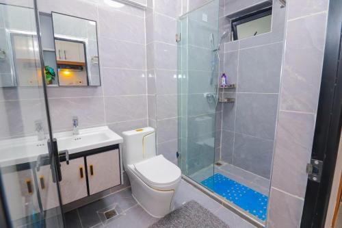 Ένα μπάνιο στο Dhahabu private Apartment