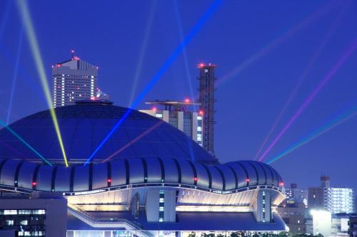 a building with a dome in a city at night at ゆいの宿大阪城east1号室 in Osaka