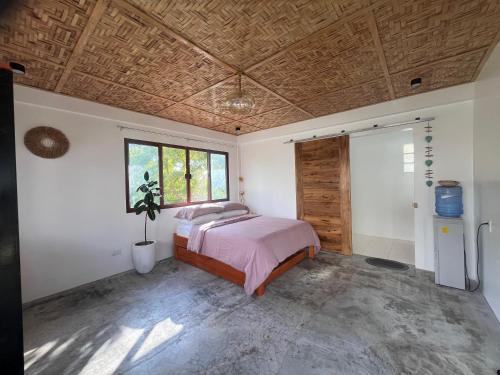 Postel nebo postele na pokoji v ubytování Casa De Amor Lambug